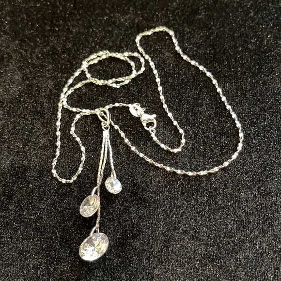 Round cut simulated diamond drop pendant necklace - Picture 8 of 8